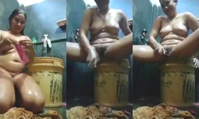 Horny Desi Bhabhi Bathing And Fingering